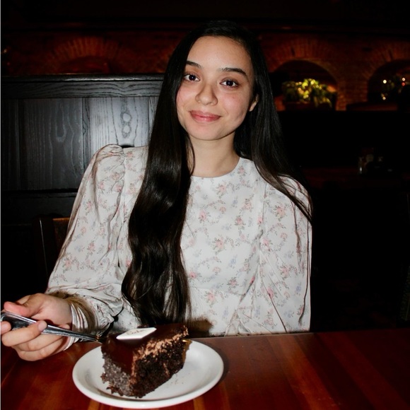 Meet your Posher, Evelyn - Picture 2 of 4